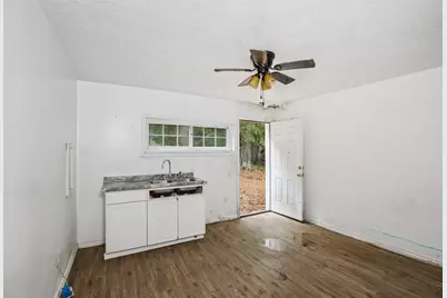 242 Bishop, Livingston, TX 77351 - Photo 5