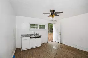 242 Bishop, Livingston, TX 77351 - Photo 5