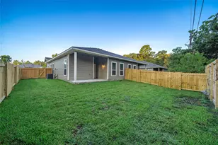 202 Oakcrest, Conroe, TX 77304 - Photo 11