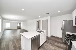 1018 Bluegill Ln, Alvin, TX 77511 - Photo 3