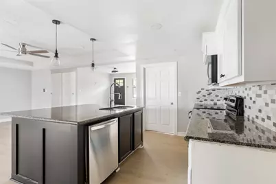 712 S Blackwell Street, La Porte, TX 77571 - Photo 11
