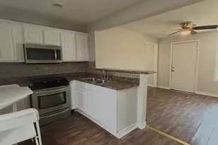 727 W 6th St, Freeport, TX 77541 - Photo 7