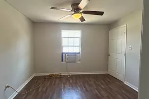727 W 6th St, Freeport, TX 77541 - Photo 9