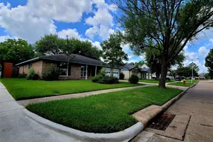 12303 Meadow Berry Dr, Meadows Place, TX 77477 - Photo 3