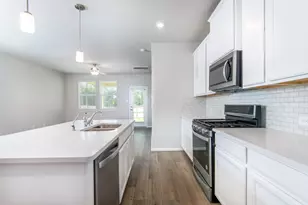 18537 Meadow Point Ln, Conroe, TX 77316 - Photo 9