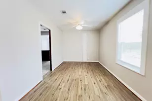 1013 17th Ave N, Texas City, TX 77590 - Photo 9