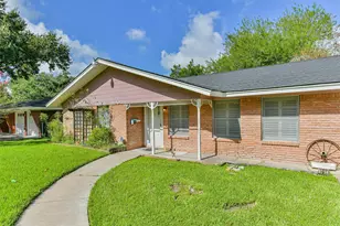 1904 Amy Dr, Baytown, TX 77520 - Photo 3