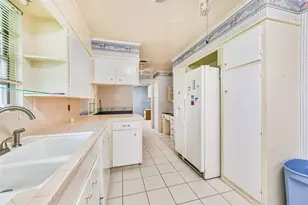 1904 Amy Dr, Baytown, TX 77520 - Photo 9