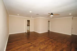 10034 Cedardale Dr, Houston, TX 77055 - Photo 9