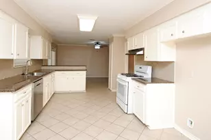 10034 Cedardale Dr, Houston, TX 77055 - Photo 13