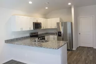 303 Crown Pt Dr, Huntsville, TX 77320 - Photo 3