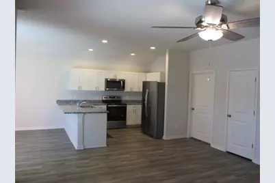 303 Crown Point Drive, Huntsville, TX 77320 - Photo 5