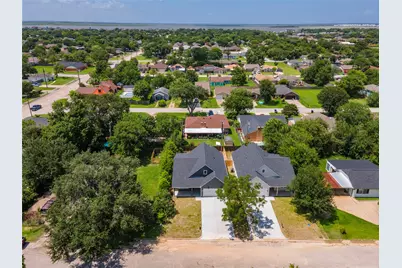 2410 28th Ave N, Texas City, TX 77590 - Photo 23