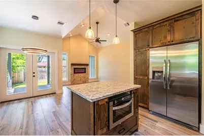 2410 28th Ave N, Texas City, TX 77590 - Photo 9