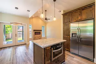 2410 28th Ave N, Texas City, TX 77590 - Photo 9