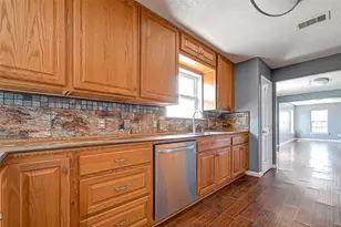 1402 51st St, Galveston, TX 77551 - Photo 19