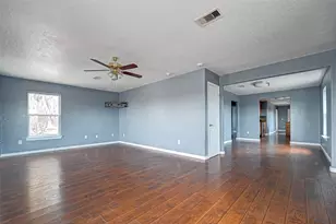 1402 51st St, Galveston, TX 77551 - Photo 11