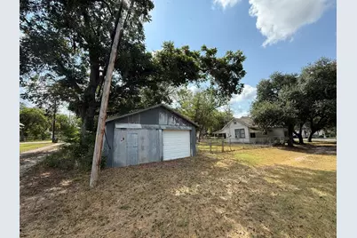 715 Anderson Street, Schulenburg, TX 78956 - Photo 3