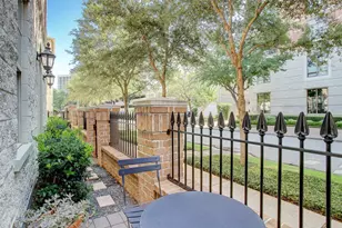 2134 Briarglen Dr, Houston, TX 77027 - Photo 3