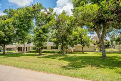 212 Avenue B, Brazoria, TX 77422 - Photo 3