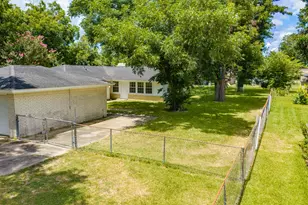 212 Avenue B, Brazoria, TX 77422 - Photo 21