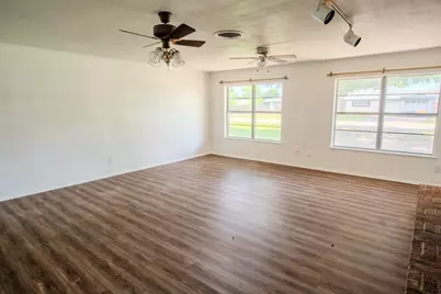 212 Avenue B, Brazoria, TX 77422 - Photo 11
