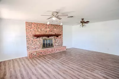 212 Avenue B, Brazoria, TX 77422 - Photo 9