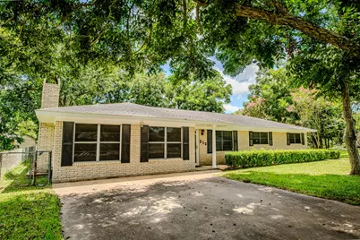 212 Avenue B, Brazoria, TX 77422 - Photo 1