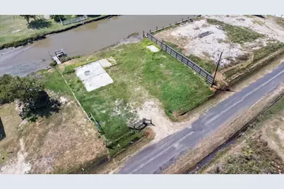 1241 N Loop Road, Crystal Beach, TX 77650 - Photo 5