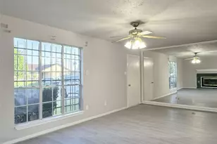 12715 Middlesbrough Ln, Houston, TX 77066 - Photo 3