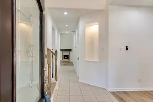 22 Queenscliff Circle, The Woodlands, TX 77382 - Photo 7