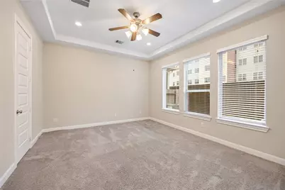 10408 Quiet Courtyard Road, Houston, TX 77043 - Photo 11