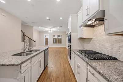 10408 Quiet Courtyard Road, Houston, TX 77043 - Photo 7