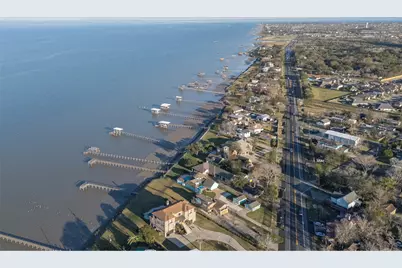 215 Grand Avenue, Bacliff, TX 77518 - Photo 11