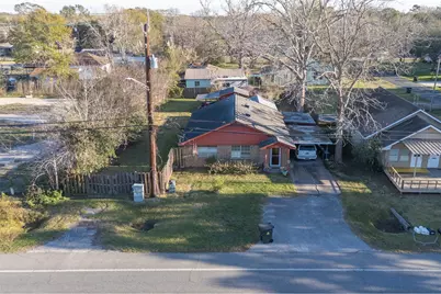215 Grand Avenue, Bacliff, TX 77518 - Photo 1
