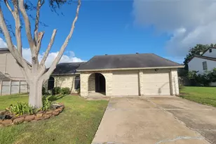 256 E Castle Harbour Dr, Friendswood, TX 77546 - Photo 1