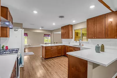 205 N 8th Street, Highlands, TX 77562 - Photo 11