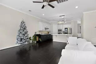 2841 Shadow Woods Ct, Houston, TX 77043 - Photo 11