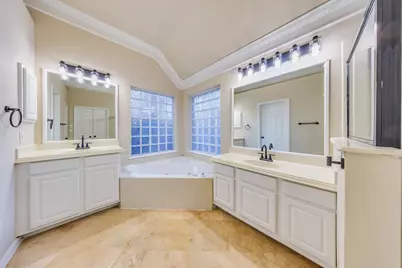 9103 Eaglecove Drive, Houston, TX 77064 - Photo 11