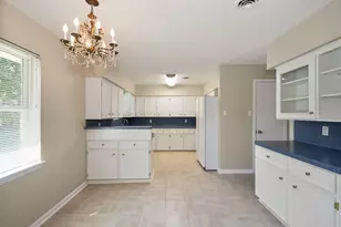 9515 Beverly Hill St, Houston, TX 77063 - Photo 11
