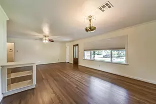 6637 Merry Ln, Houston, TX 77023 - Photo 9