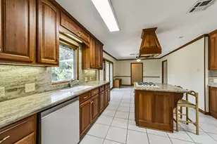 6637 Merry Ln, Houston, TX 77023 - Photo 15