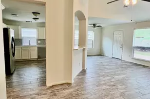6010 Forest Plaza Ct, Houston, TX 77066 - Photo 9