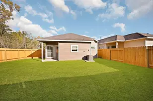 150 Thickets Grove, Dayton, TX 77535 - Photo 3