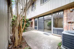 7505 Memorial Woods Dr, Houston, TX 77024 - Photo 13