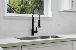 422 New Hampshire St, Houston, TX 77029 - Photo 3