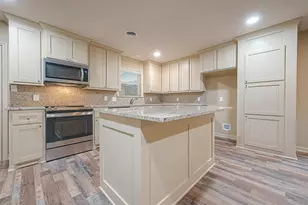 722 Venice St, Sugar Land, TX 77478 - Photo 3