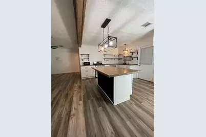119 E Cleveland Street, Baytown, TX 77520 - Photo 5