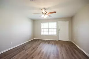 261 Kellyn Ct, Conroe, TX 77306 - Photo 5