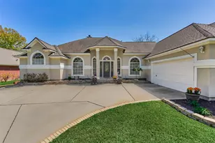 161 April Waters Dr N, Conroe, TX 77356 - Photo 3